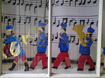 New collection, new window display!