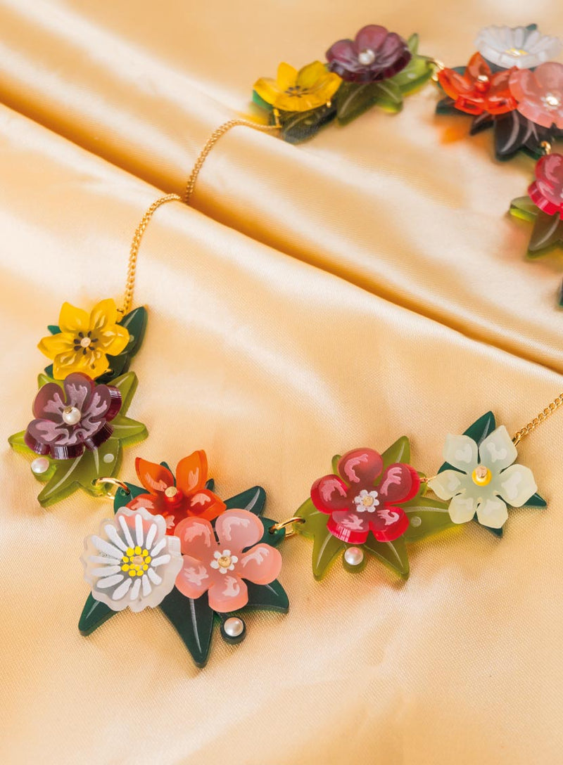 Primavera Flowers Necklace Flatlay