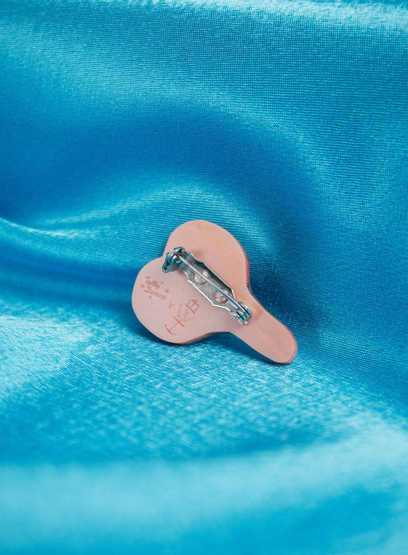 AM1 Saddle Brooch