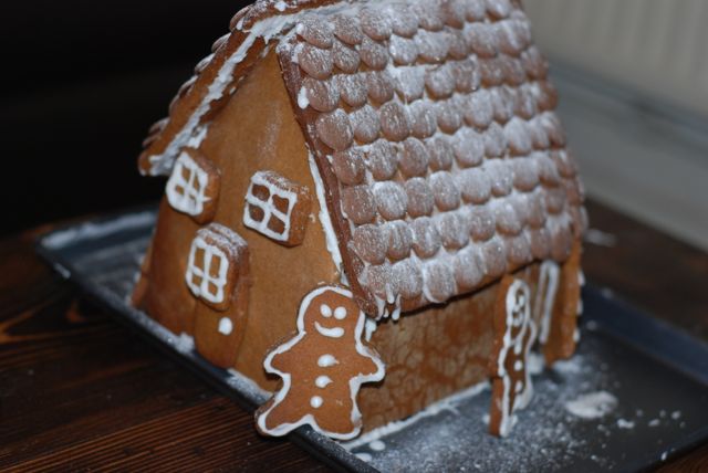 Lucy's How To: Gingerbread House