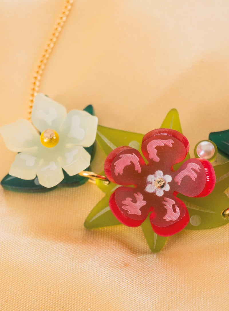 Primavera Flowers Necklace Flatlay