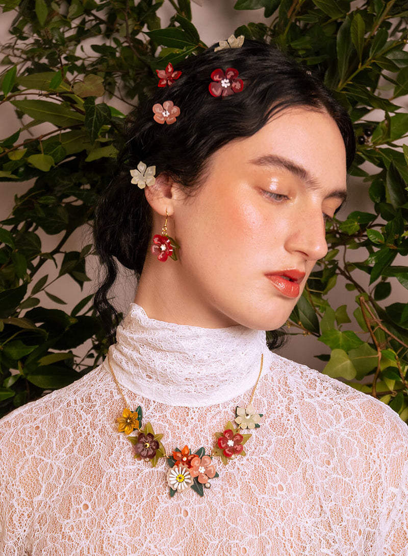 Primavera Flowers Necklace Model