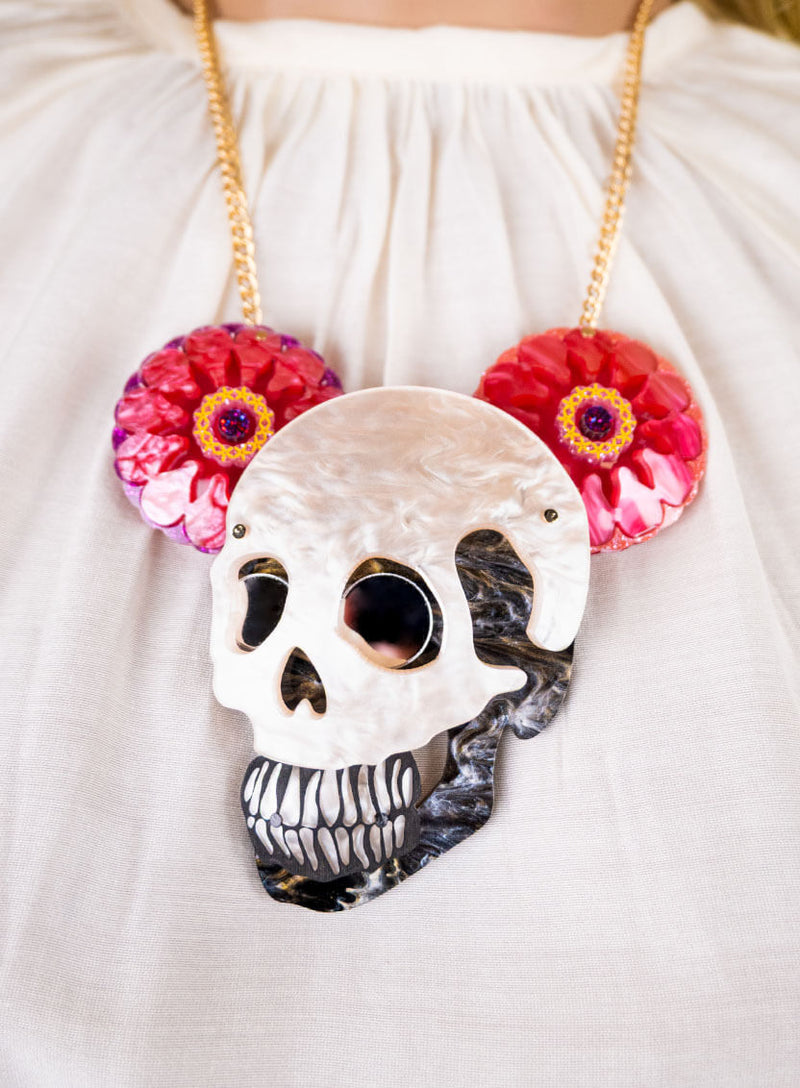 Vanitas Skulls Necklace Closeup