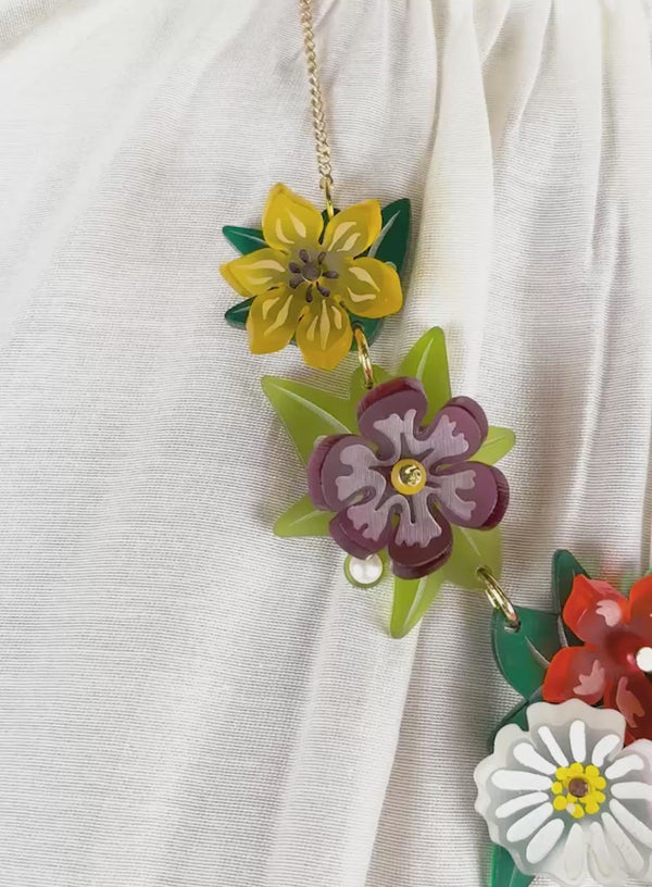 Primavera Flowers Necklace Video